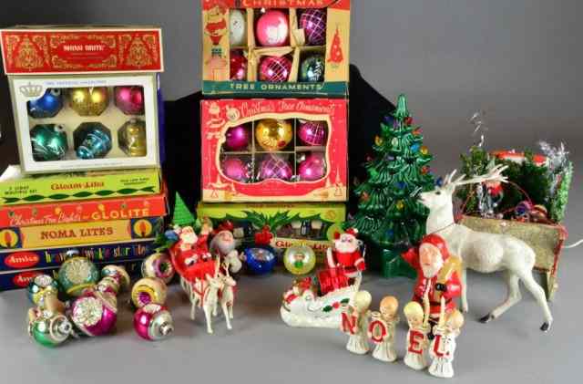 Appraisal: COLLECTION OF VINTAGE CHRISTMAS DECORATIONSCollection of 's holiday items including