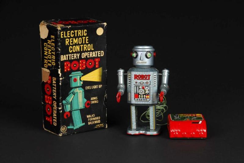 Appraisal: R- Battery-Operated Robot Description Japanese Made by Masudaya When in