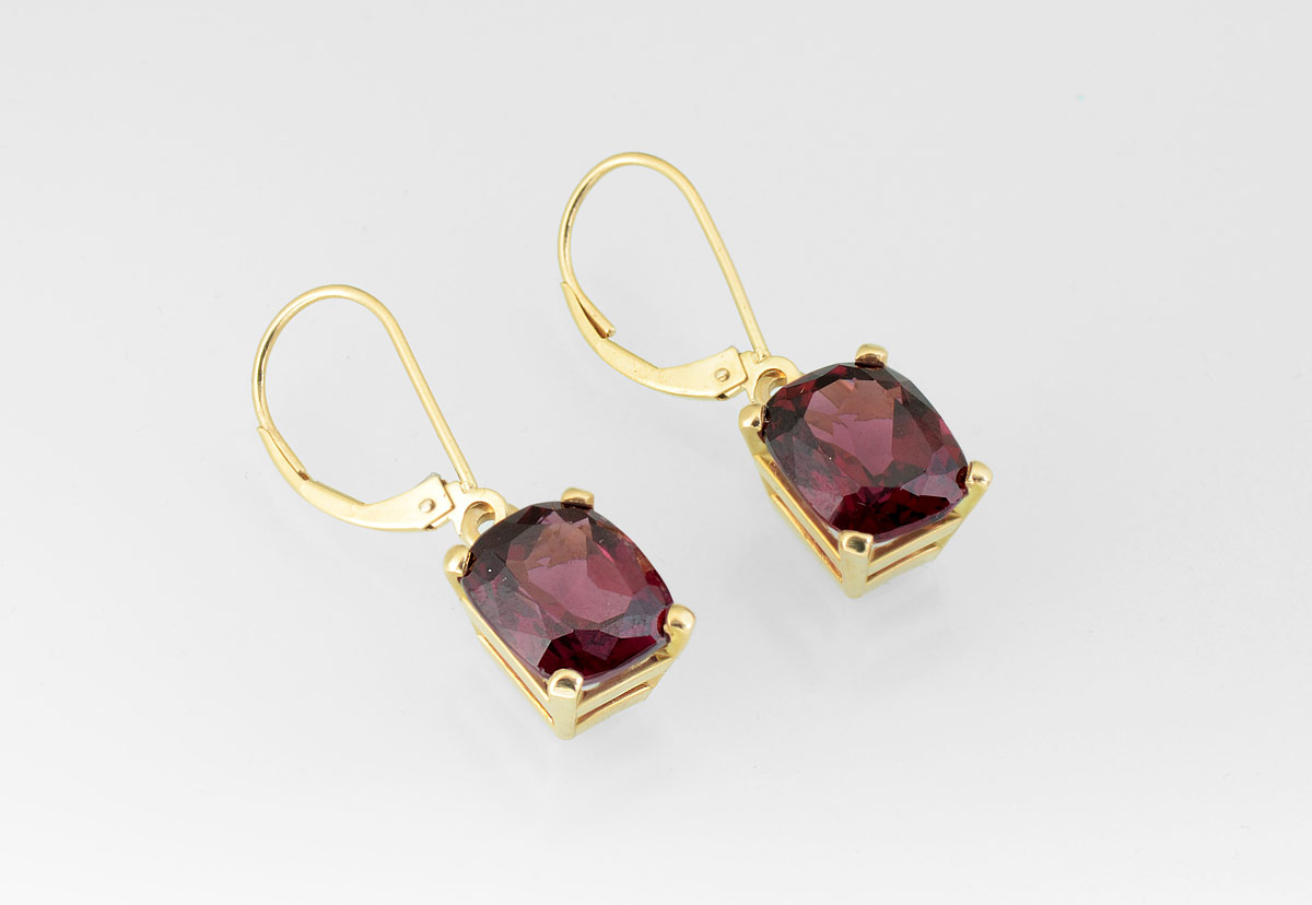 Appraisal: K CTW GARNET EARRINGS K yellow gold earrings contain two