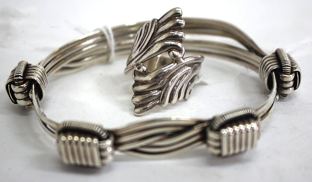 Appraisal: A SILVER 'ELEPHANT HAIR' BANGLE by Patrick Mavros and a