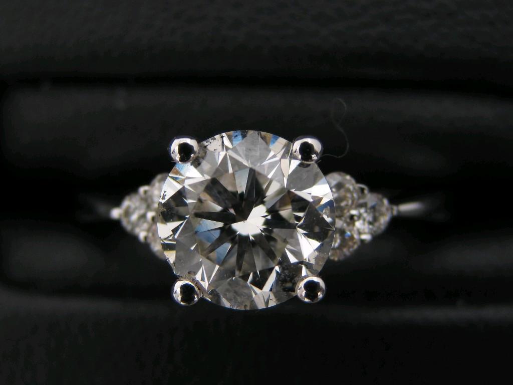 Appraisal: A Diamond Ring claw-set central brilliant-cut stone ct between two