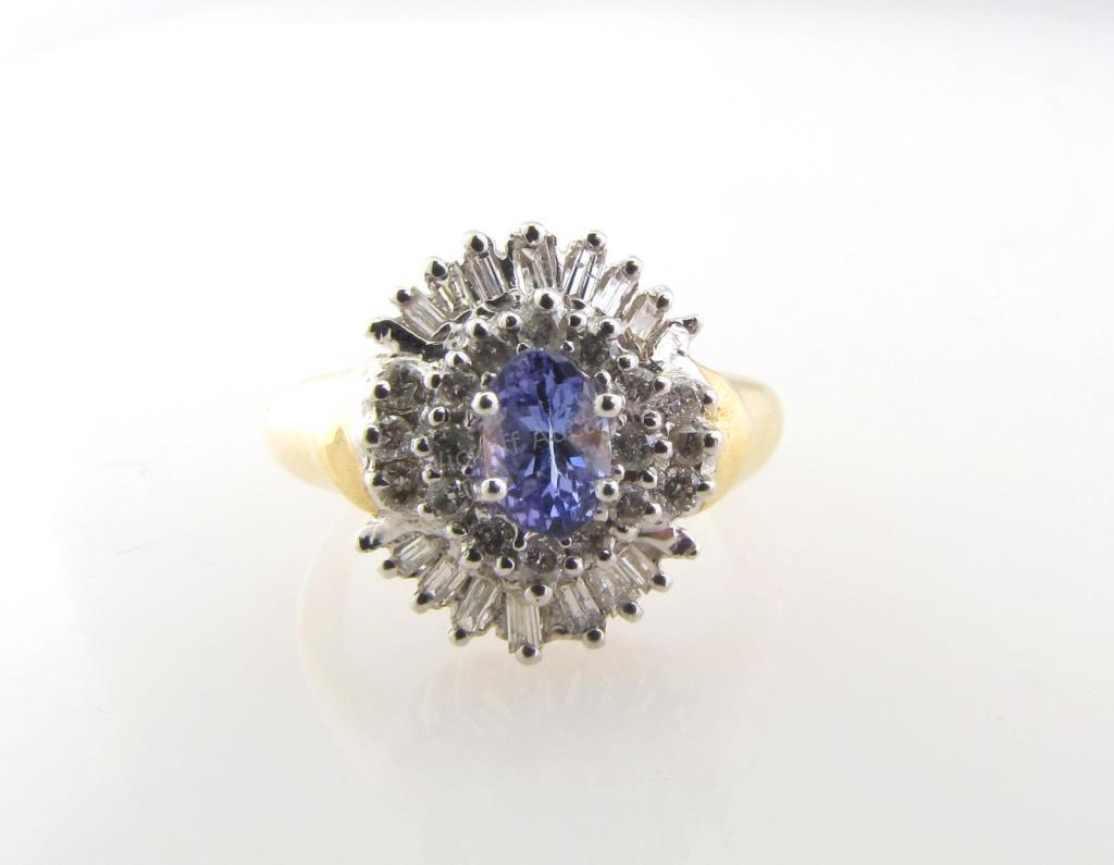 Appraisal: A K yellow gold ring with center oval tanzanite measuring