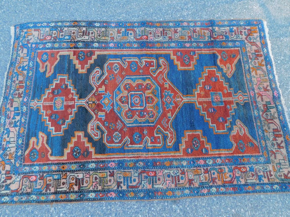 Appraisal: ANTIQUE HAMADAN RUG Semi-antique Hamadan scatter rug in reds and