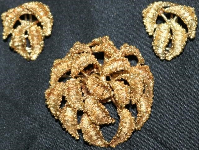 Appraisal: PIECE GOLD LOT WITH CAST LEAF DESIGN BROOCH KT DIAMETER