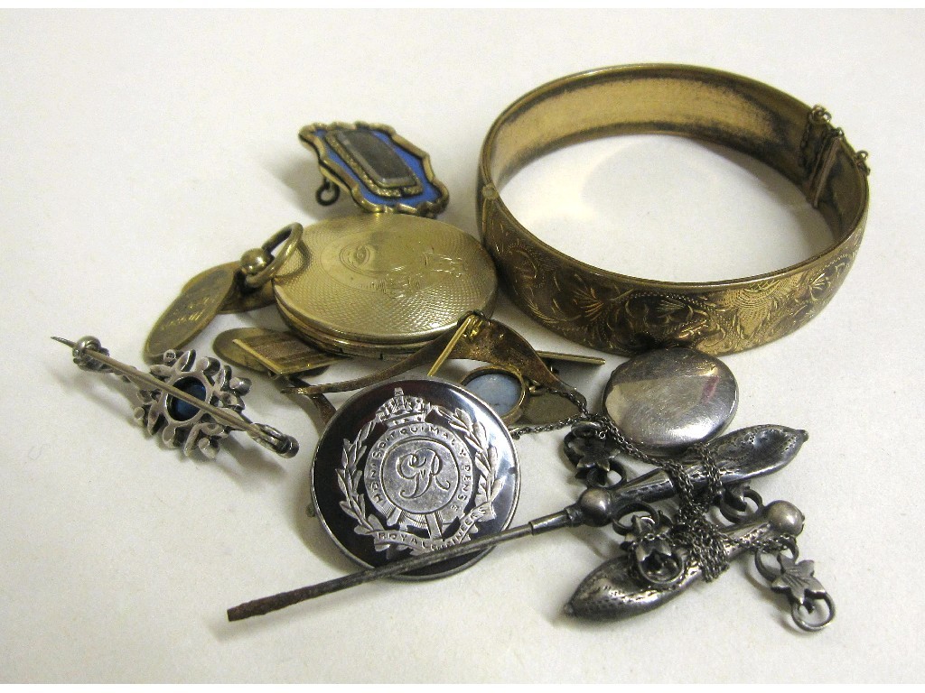 Appraisal: Lot comprising Georgian brooch yellow metal photo locket silver locket