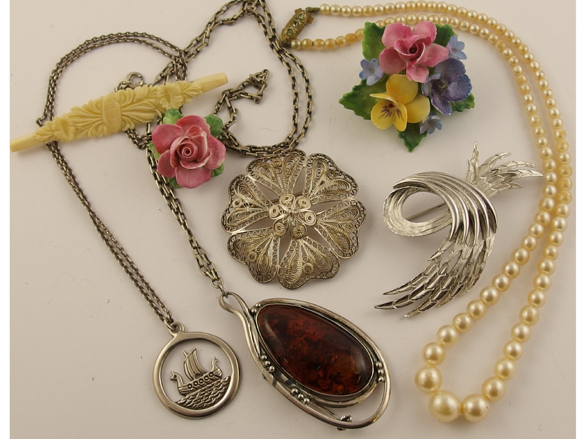 Appraisal: A collection of costume jewellery to include a pendant necklace