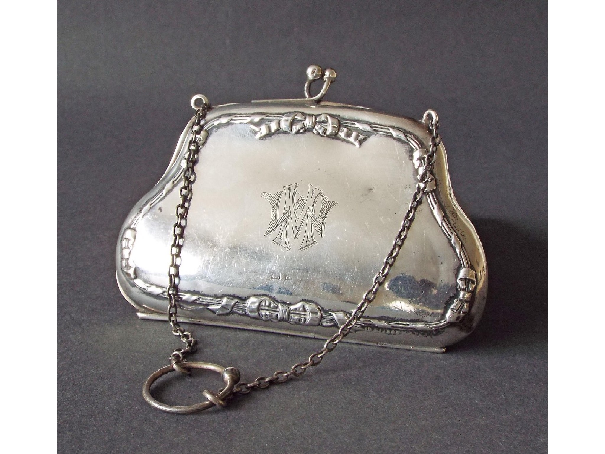 Appraisal: Early th century silver purse on chain with embossed ribbon