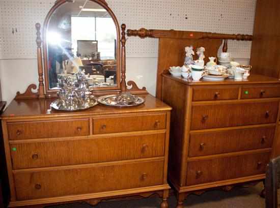 Appraisal: Kling tiger maple bedroom suite comprising bureau with mirrored upright