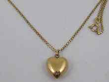 Appraisal: A yellow metal tests ct gold heart pendant on a