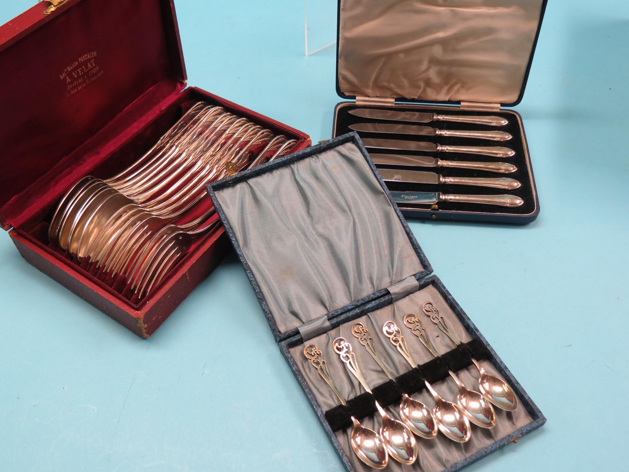 Appraisal: A cased set of six white metal tablespoons and forks