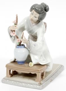 Appraisal: LLADRO PORCELAIN FIGURE LLADRO PORCELAIN FIGURE H 'JAPANESE GIRL FLOWER