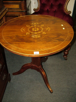 Appraisal: A modern mahogany circular table the top with foliate inlay