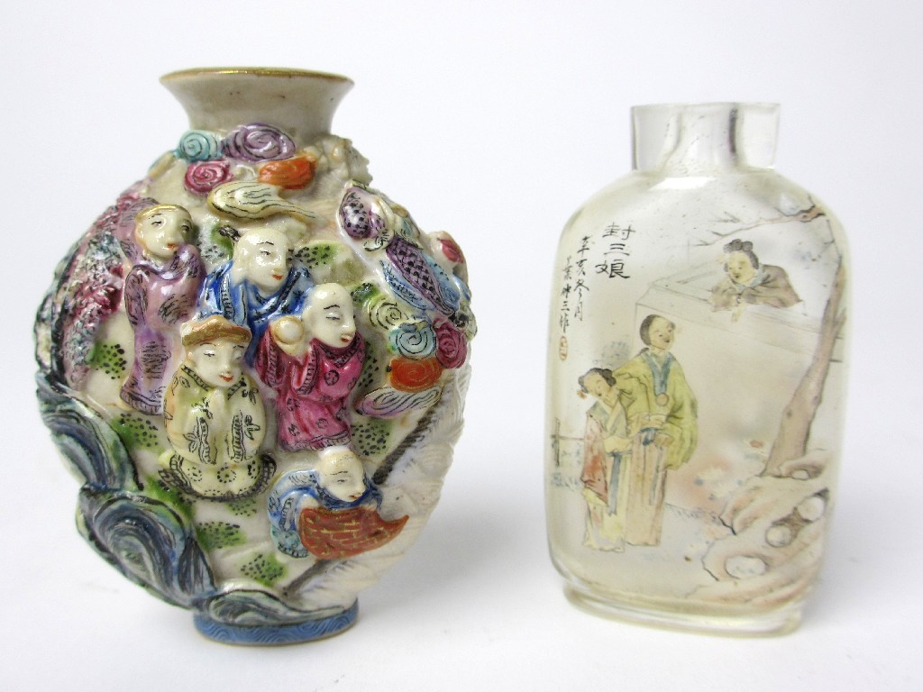 Appraisal: A Chinese porcelain moulded snuff bottle decorated with figures on