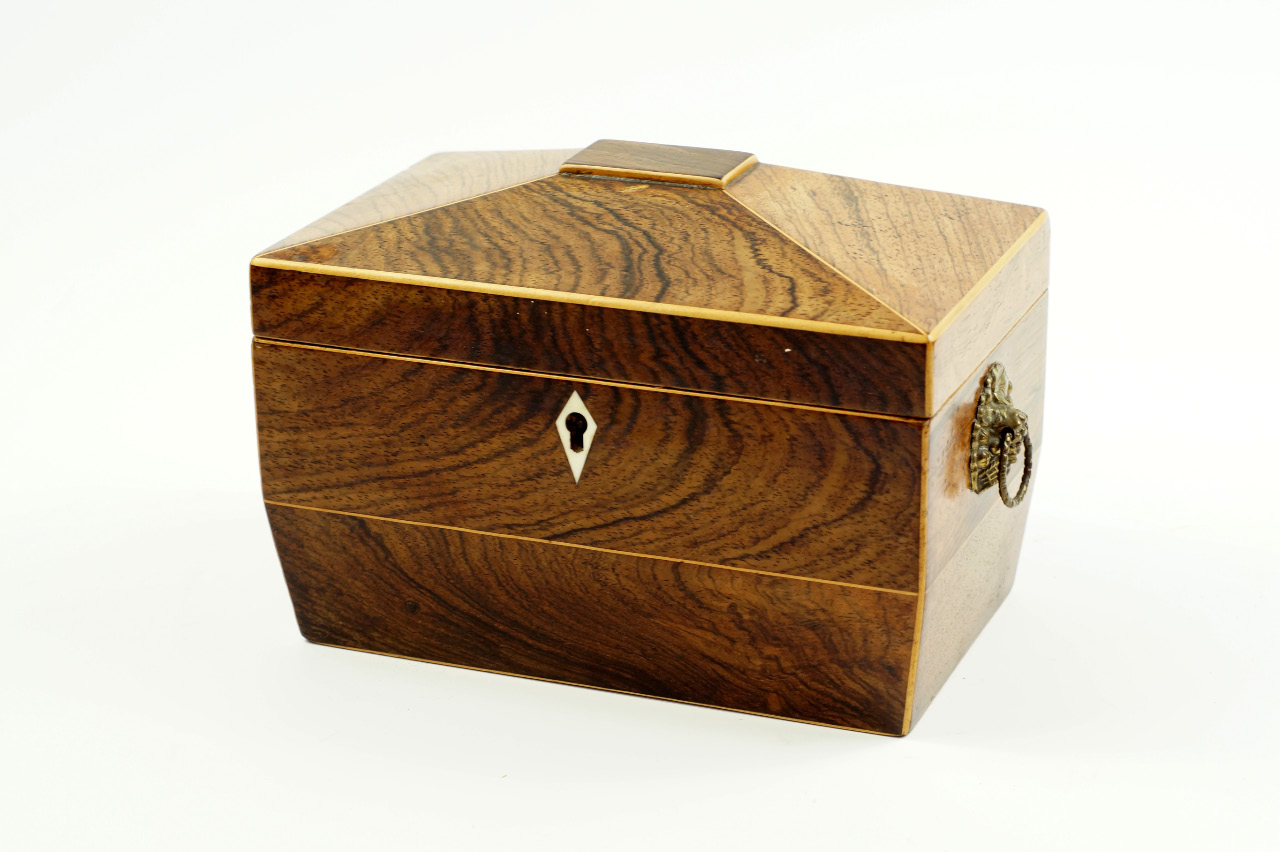 Appraisal: A George III rosewood and boxwood line inlaid tea caddy