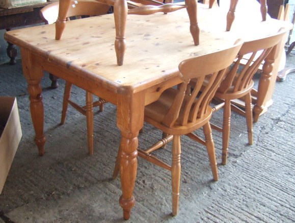 Appraisal: A pine kitchen table modern the rectangular top raised on