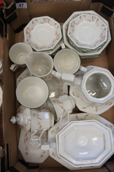 Appraisal: A collection of pottery to include Floral Garland dinnerware teapots