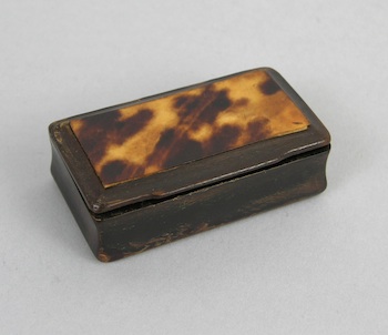 Appraisal: A Miniature Horn and Tortoiseshell Snuff Box Of rectangular form