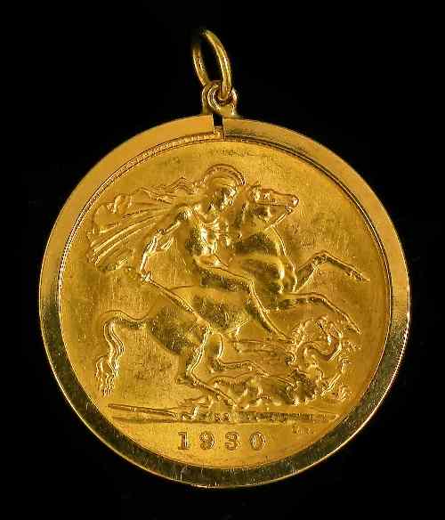 Appraisal: A George V Sovereign fair fine in ct gold pendant