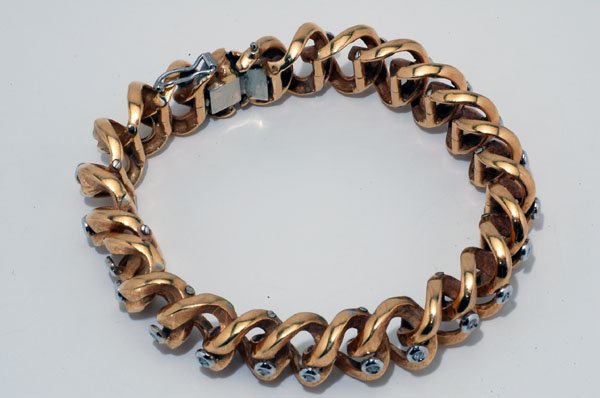 Appraisal: Heavy K yellow gold link bracelet with florentine finish marked