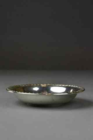 Appraisal: WALLACE STERLING SILVER CANDY DISHVery nice sterling silver candy dish