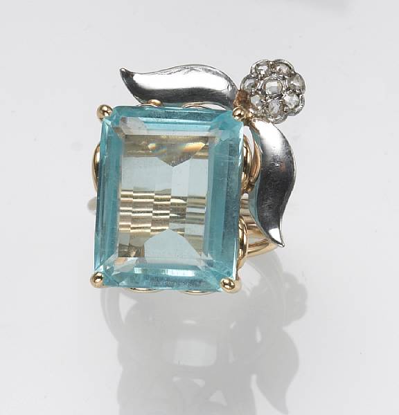 Appraisal: An aquamarine diamond platinum and k gold ring estimated aquamarine