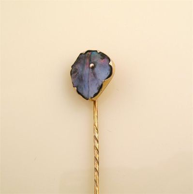 Appraisal: A gold stick pin incorporating a section of boulder opal