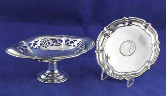 Appraisal: A George V silver pedestal dish of pierced shaped oval