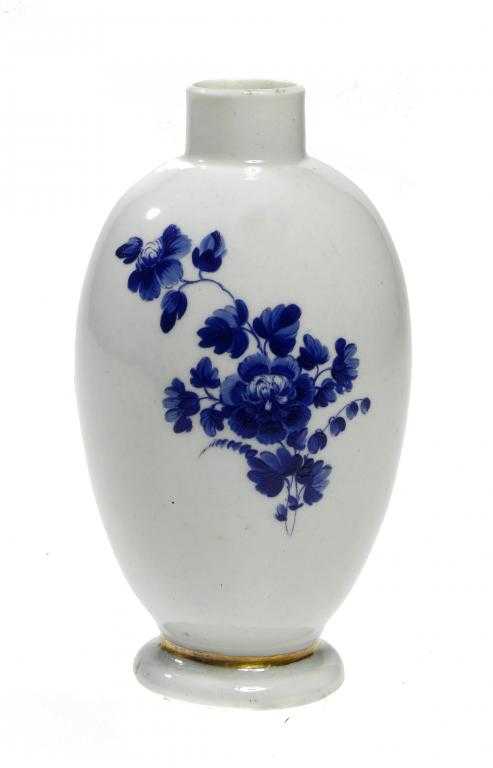 Appraisal: A WORCESTER OVIFORM TEA CANISTER attractively painted in Dry Blue