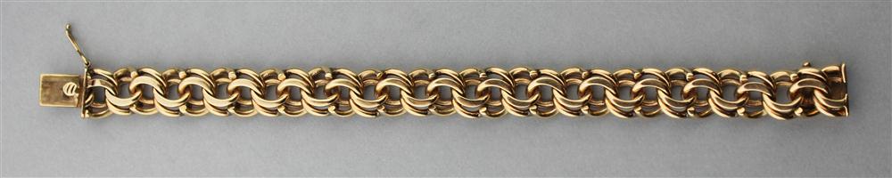 Appraisal: K GOLD HEAVY LINK BRACELET the gold bracelet is a