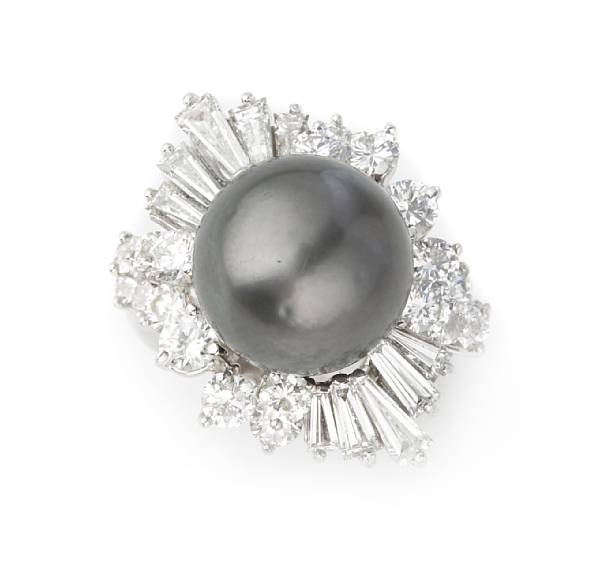 Appraisal: A cultured gray pearl diamond and platinum ring cultured pearl