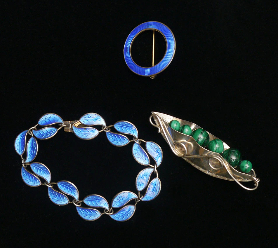 Appraisal: DAVID ANDERSON ENAMELED STERLING PEA POD Three pieces total to