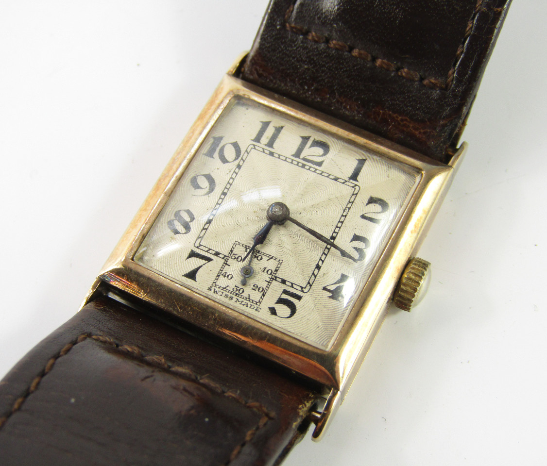 Appraisal: An early thC ct gold gentleman's tank wristwatch square dial