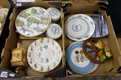 Appraisal: A collection of pottery to include Wedgwood plates trinket boxes