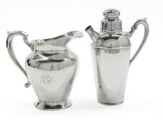 Appraisal: A STERLING SILVER COCKTAIL SHAKER AND COVER A STERLING SILVER