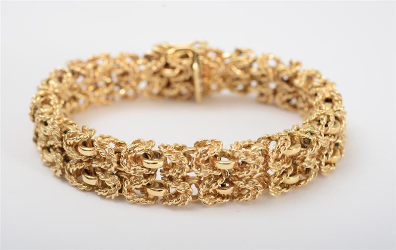 Appraisal: K GOLD WOVEN TEXTURED BRACELET Stamped ' k' in oz