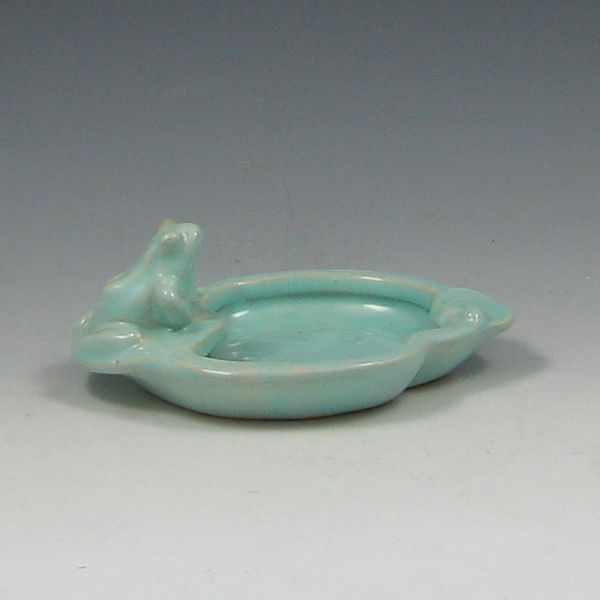 Appraisal: Weller Novelty Line Ashtray marked Weller Pottery ''h frogs eye