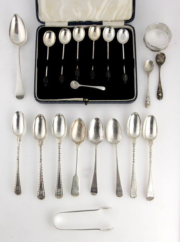 Appraisal: A part set of five feather pattern silver teaspoons marks