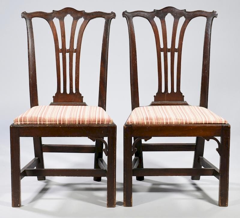 Appraisal: Pair of American Chippendale Side Chairs Pair of Chippendale mahogany