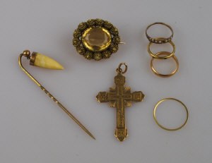 Appraisal: Quantity of gold items including cross three rings approx g