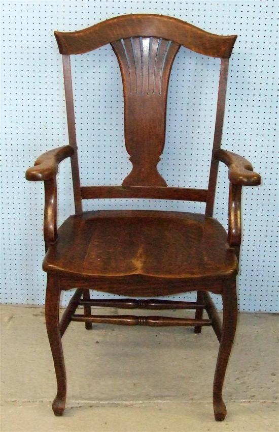 Appraisal: th Century oak arm chair with pierced splat back