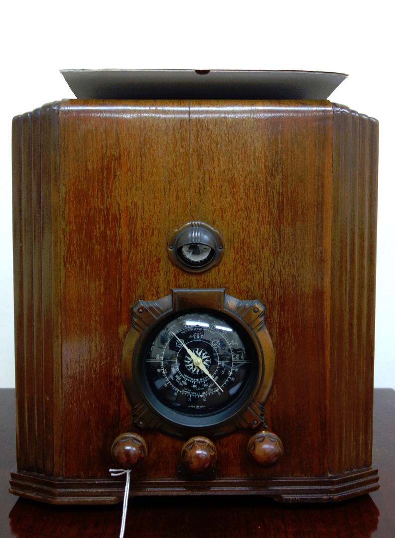 Appraisal: A Bestone valuve radio in walnut case another un-named and