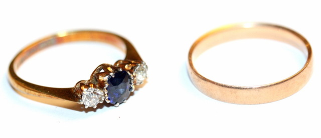 Appraisal: A THREE STONE SAPPHIRE AND DIAMOND CLAW SET RING in