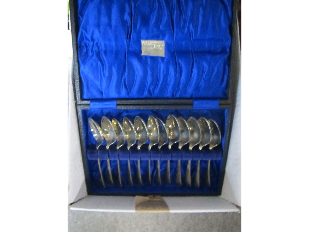 Appraisal: Box of miscellania - cutlery etc