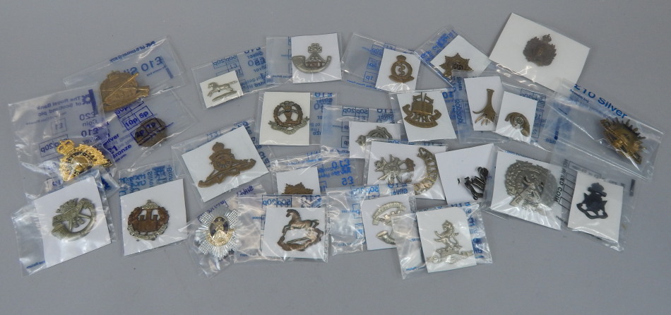 Appraisal: A quantity of military cap badges to include the Royal