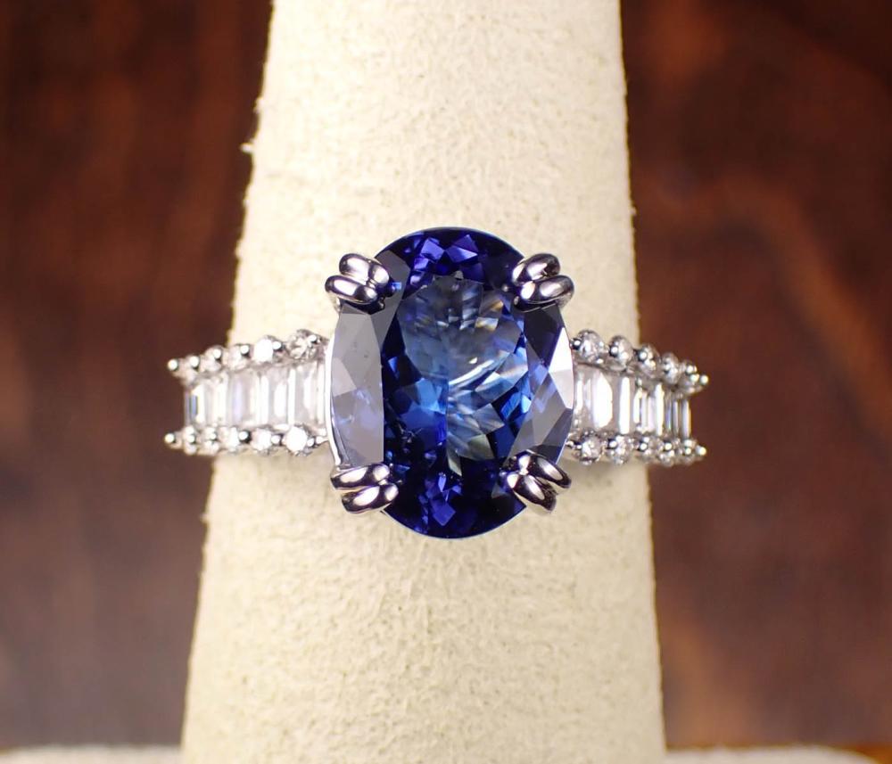 Appraisal: TANZANITE DIAMOND AND EIGHTEEN KARAT GOLD RING The white gold