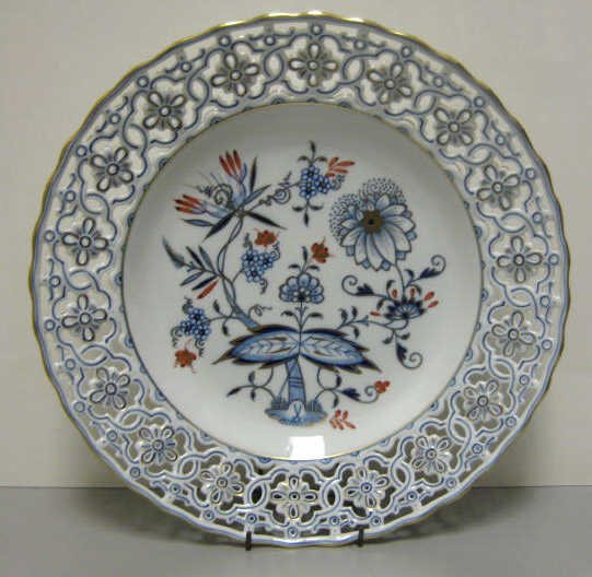 Appraisal: MEISSEN PORCELAIN DISPLAY PLATE Rich Onion pattern blue underglaze decoration