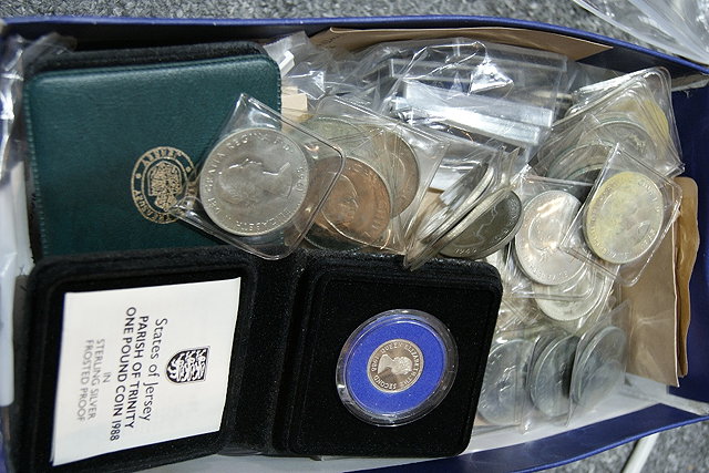 Appraisal: A COLLECTION OF MISCELLANEOUS COINAGE including Churchill Commemorative and Victorian