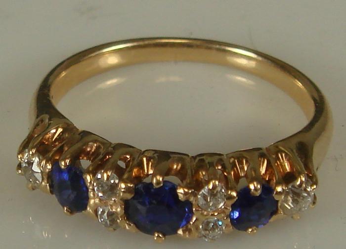 Appraisal: K yg Diamond and Sapphire Ring Three blue sapphires and