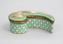 Appraisal: Antique French Miniature Box Gorgeous porcelain box in a unique