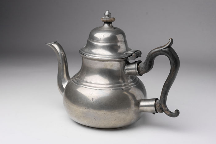 Appraisal: PEWTER TEAPOT JOHN TOWNSEND LONDON ENGLAND CIRCA - Maker's mark